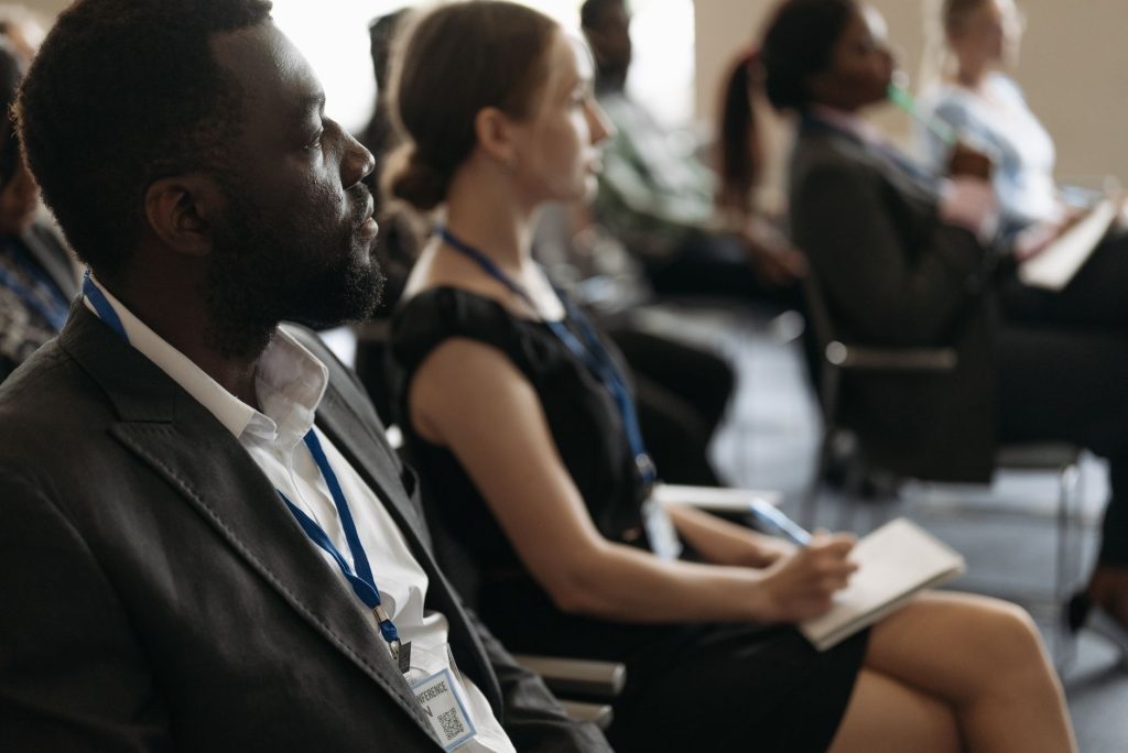 Peer learning y aprendizaje entre iguales: Potenciando la colaboración en proyectos europeos